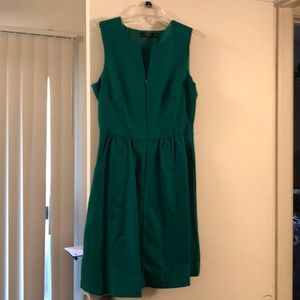 Green Front Zip Dress with pockets!! Size 6